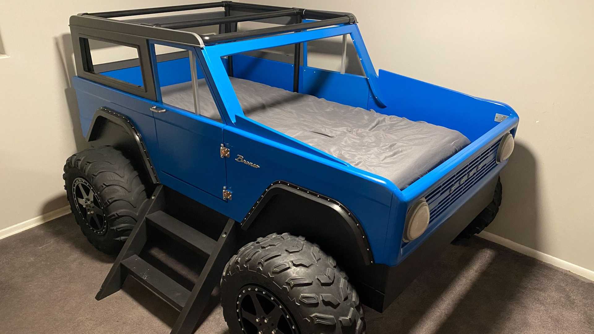 Ford Bronco-Obsessed Father Gives the Best Bed to His Kid