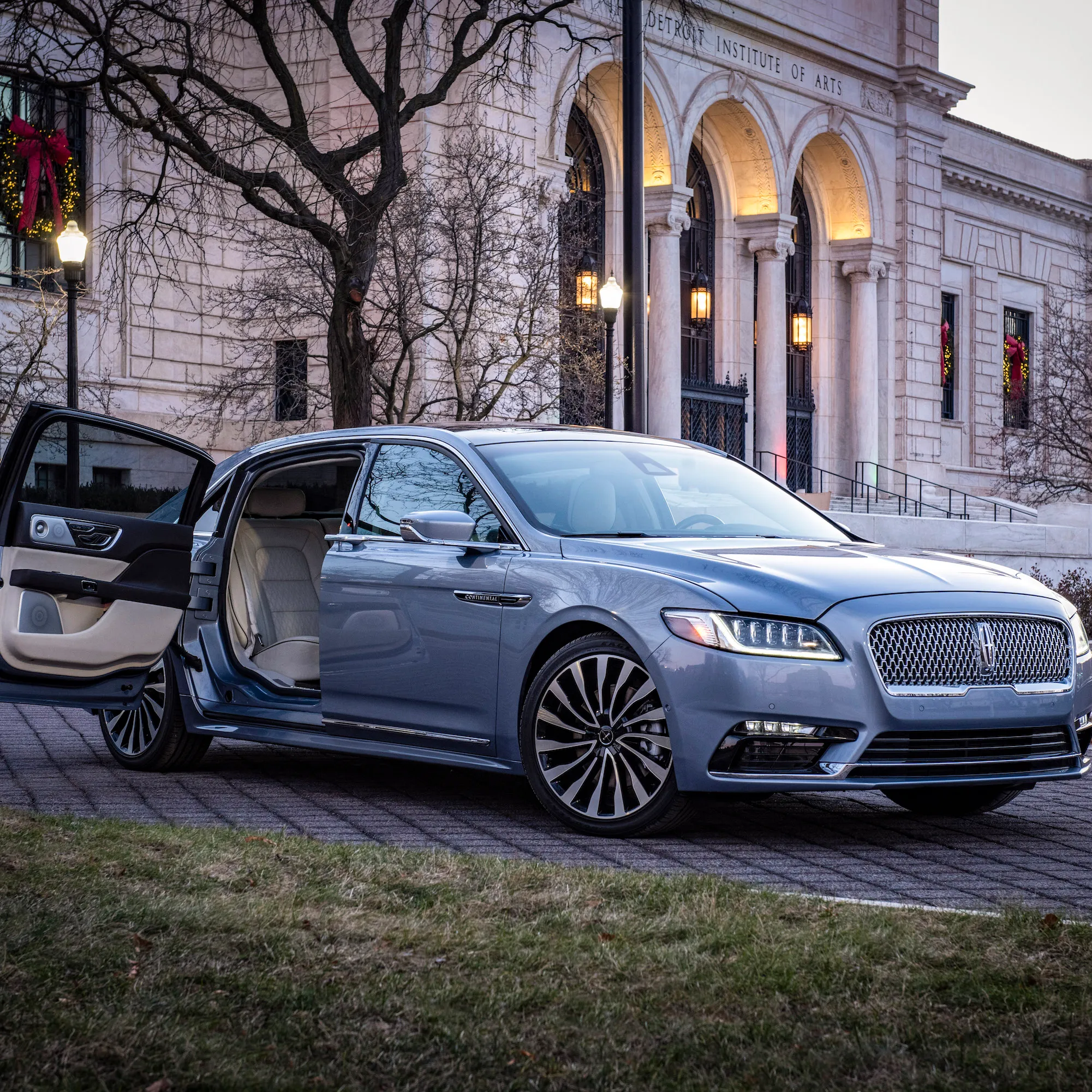 Lincoln Continental looks pretty sweet with suicide doors