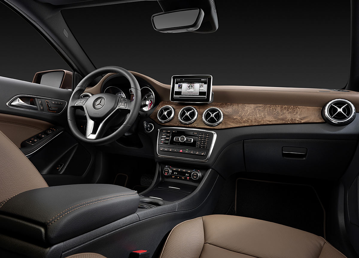 Latest 2014 Mercedes-Benz GLA spy photos show interior cabin