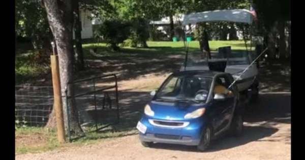 You can see a Smart ForTwo driver back-boat out on the Driveway