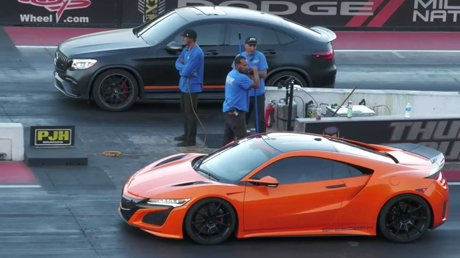 Acura NSX Lines Up Against Mercedes-AMG GLC 63 For A Drag Race