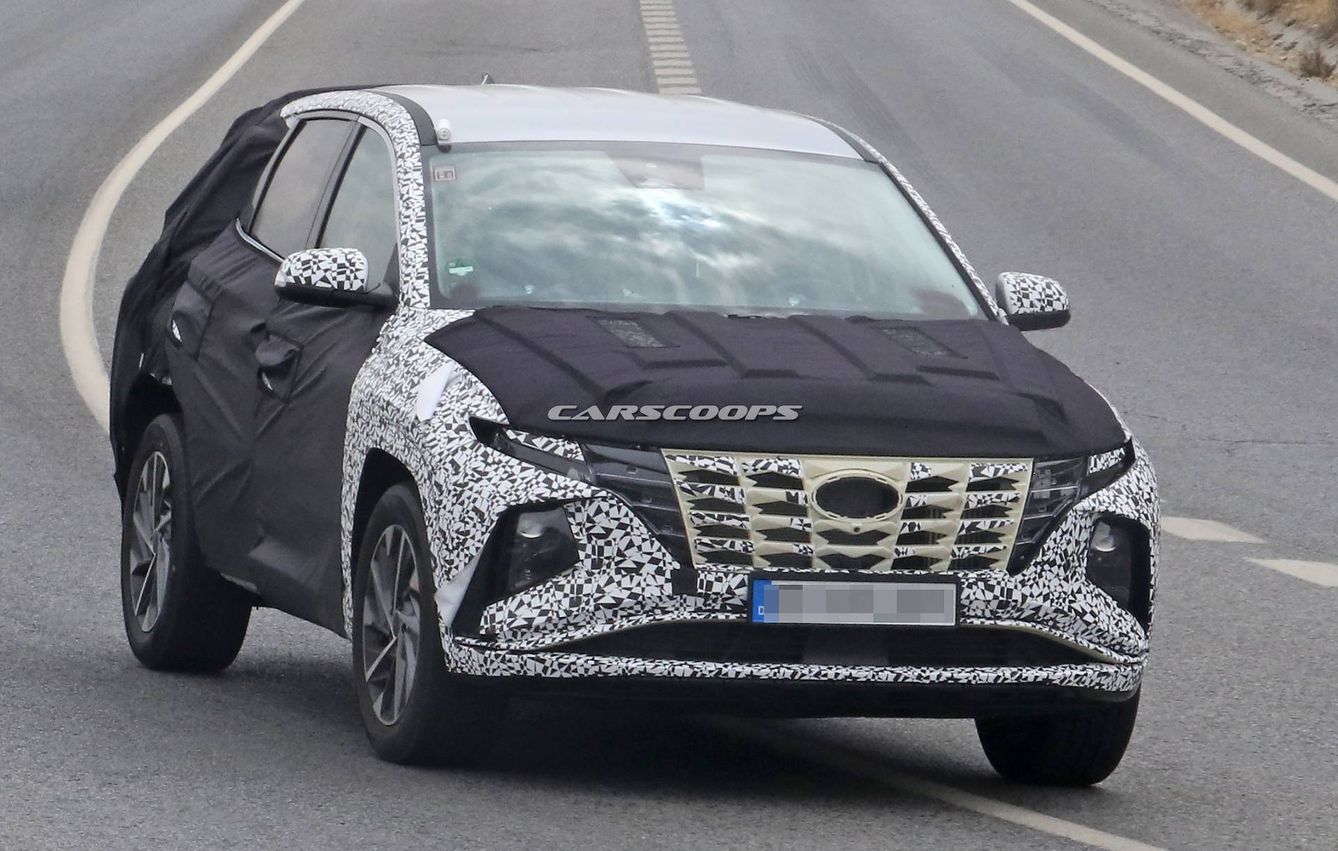 2021 Hyundai Tucson Renewed Based on Spy Shots Has Funky Facial