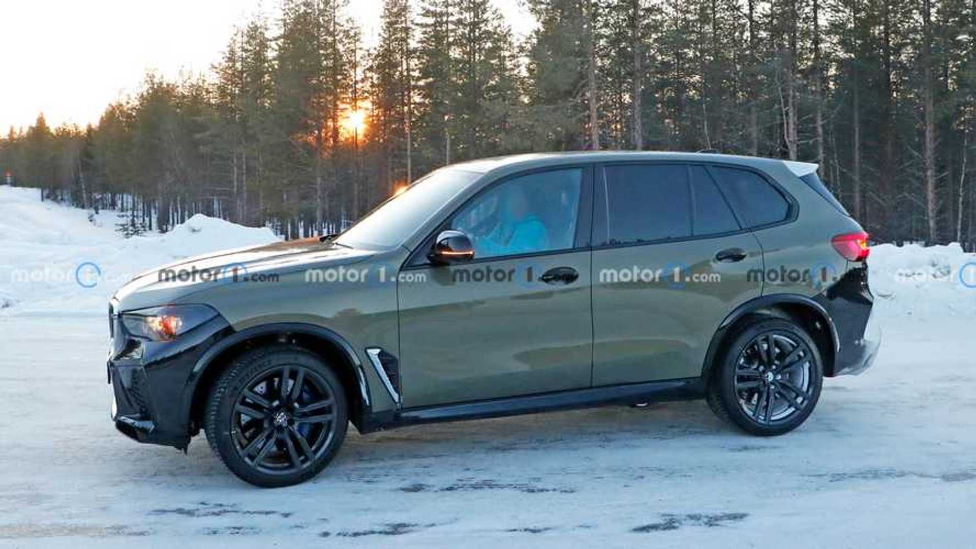 BMW X5 M Captured Previewing a Facelift in New Spy Photos