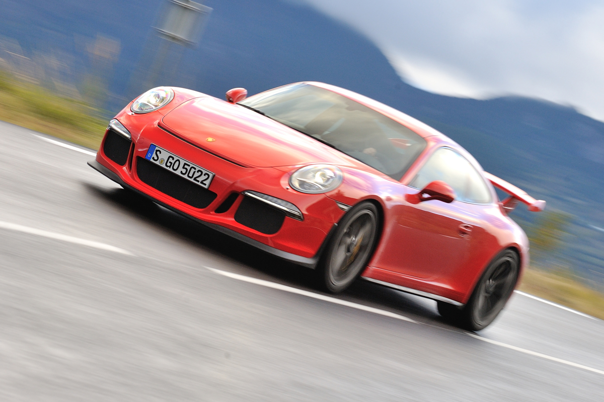 First official photos of the 2013 Porsche 911 GT3 surface