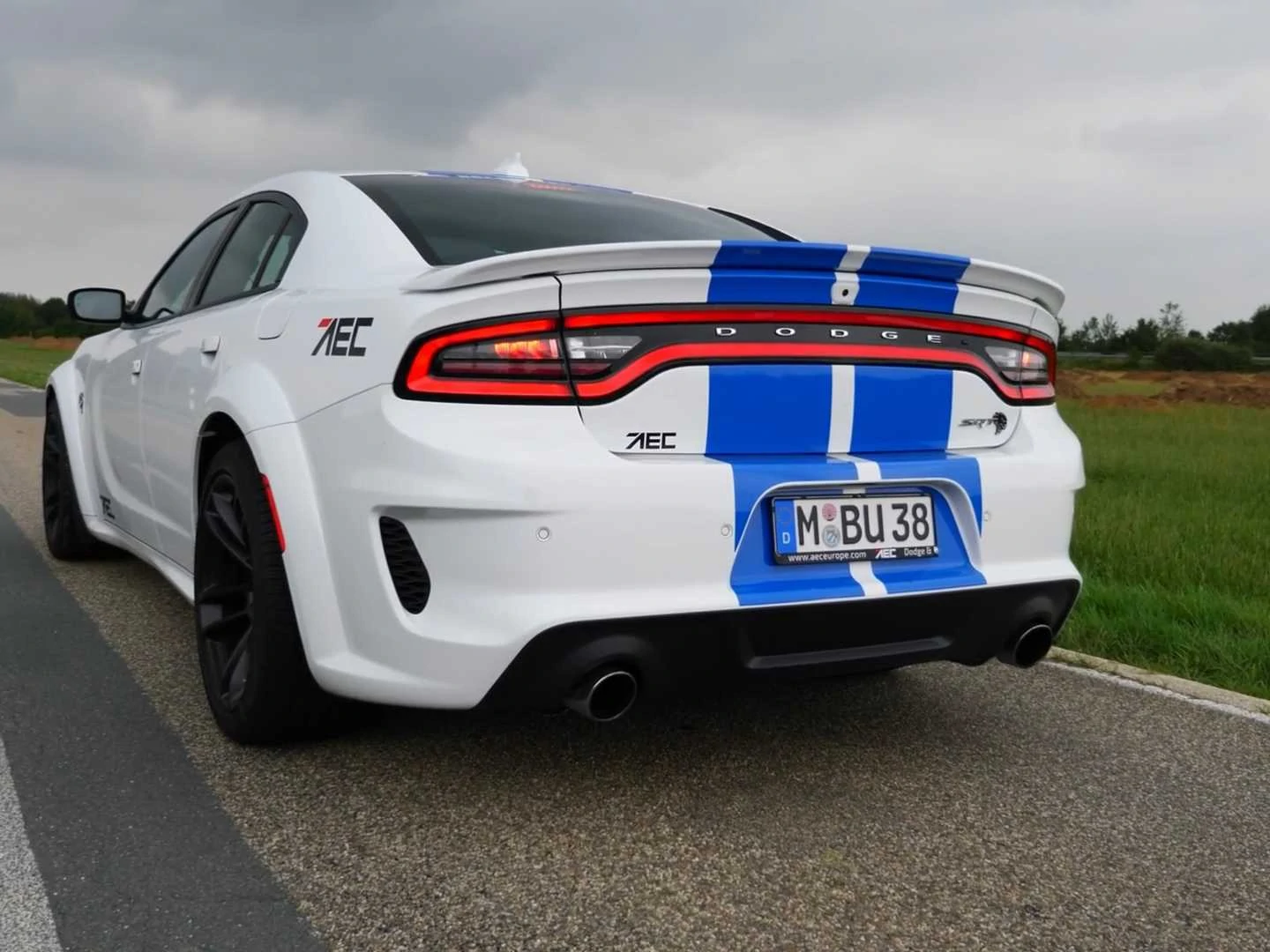 Dodge Charger Hellcat hits the Autobahn for a trio of high-speed runs