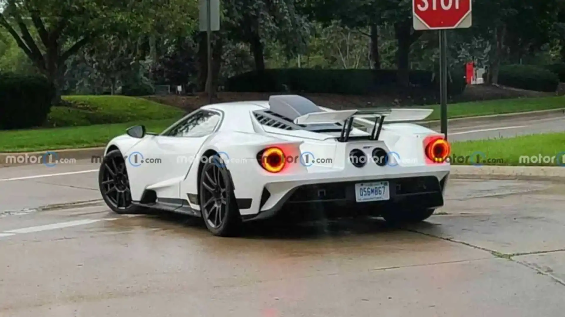 Ford GT Send-Off Edition Gets Massive Roof Scoop