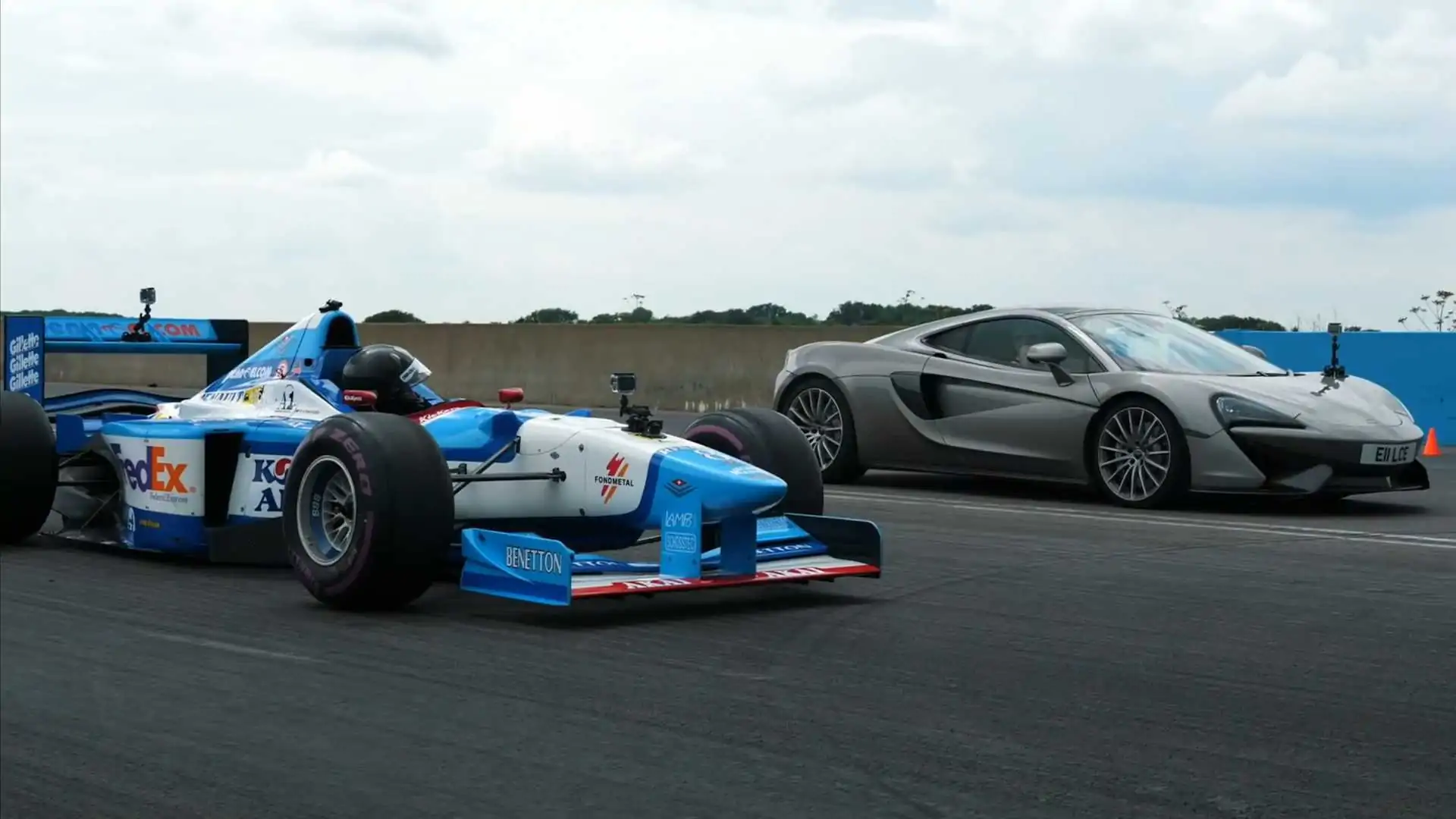 McLaren 570GT - Performance Tested Against A V10 F1 Vehicle