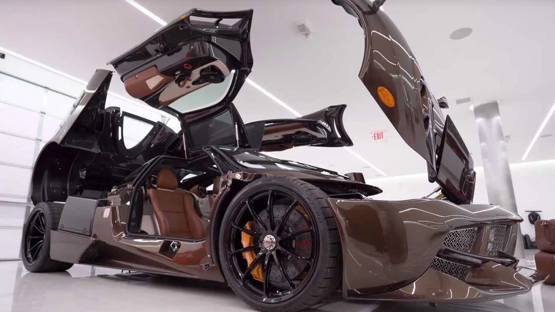 Video: Custom Pagani Huayra Shemes Edition