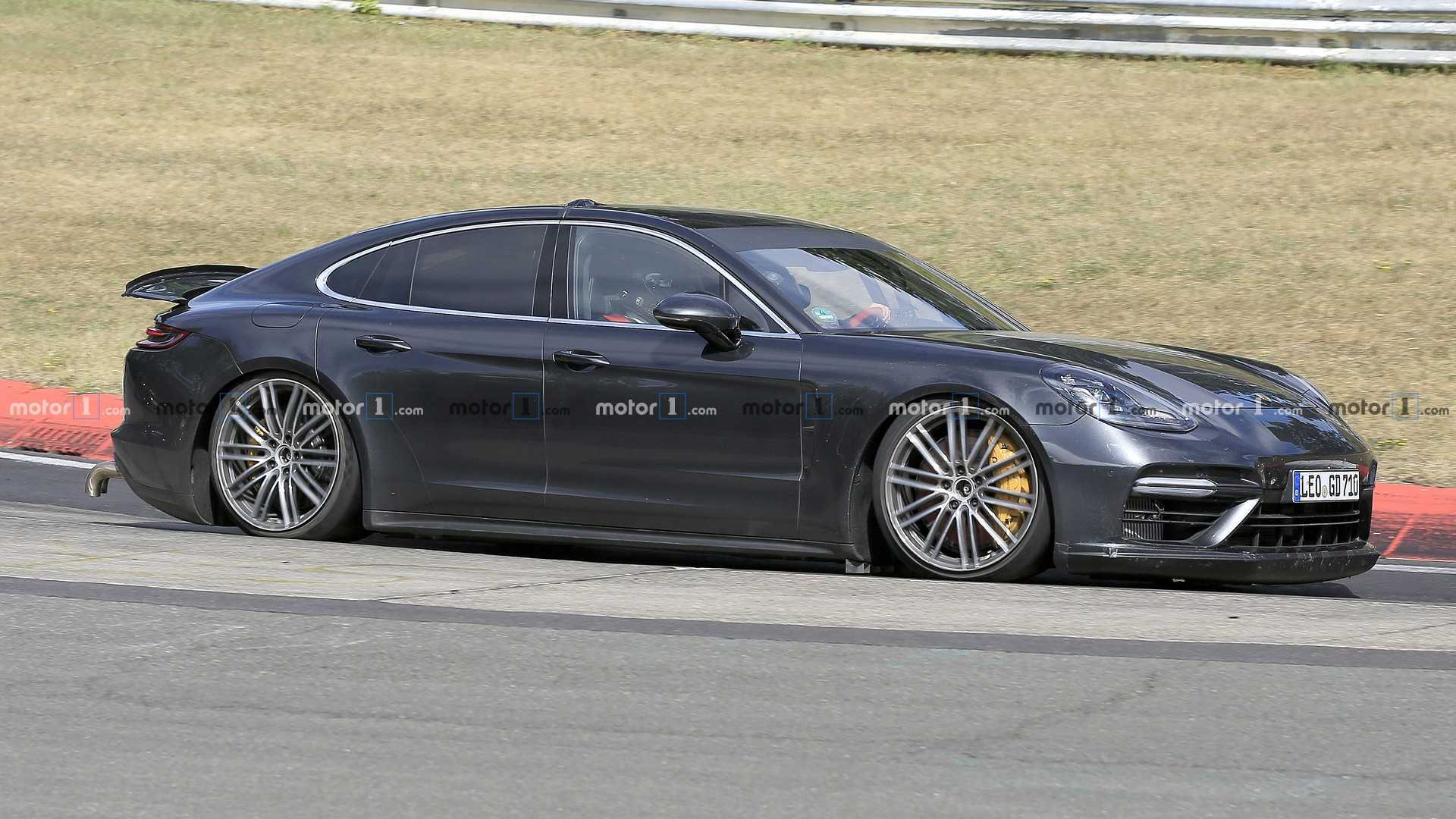 Porsche Panamera with Long Exhaust Tips Could Pack 820 HP