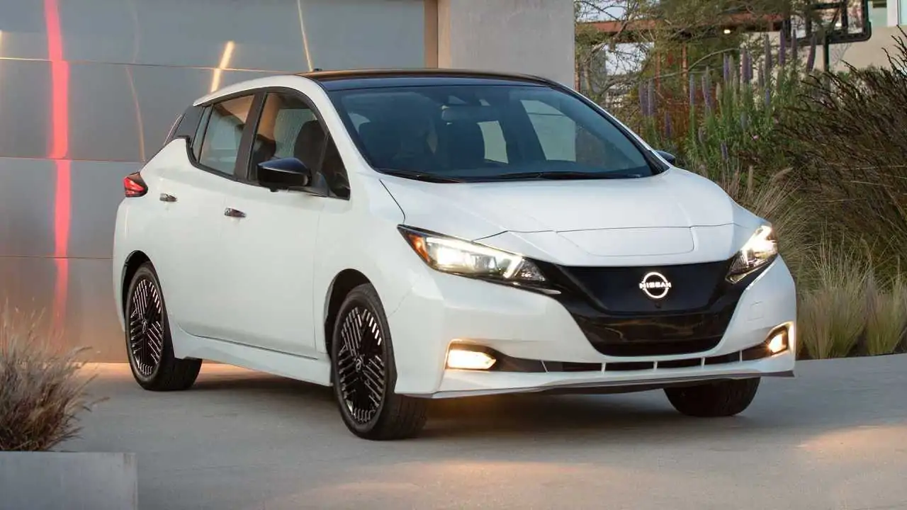 New 2023 Nissan Leaf Priced at $28,895, $470 more than before