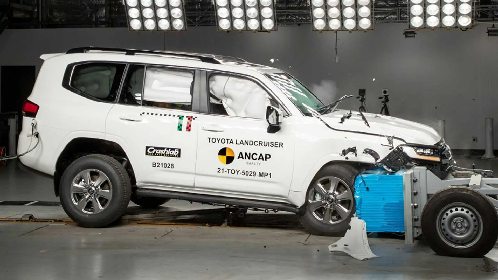 Watch the Toyota Land Cruiser 2022 crash on its way to top safety score