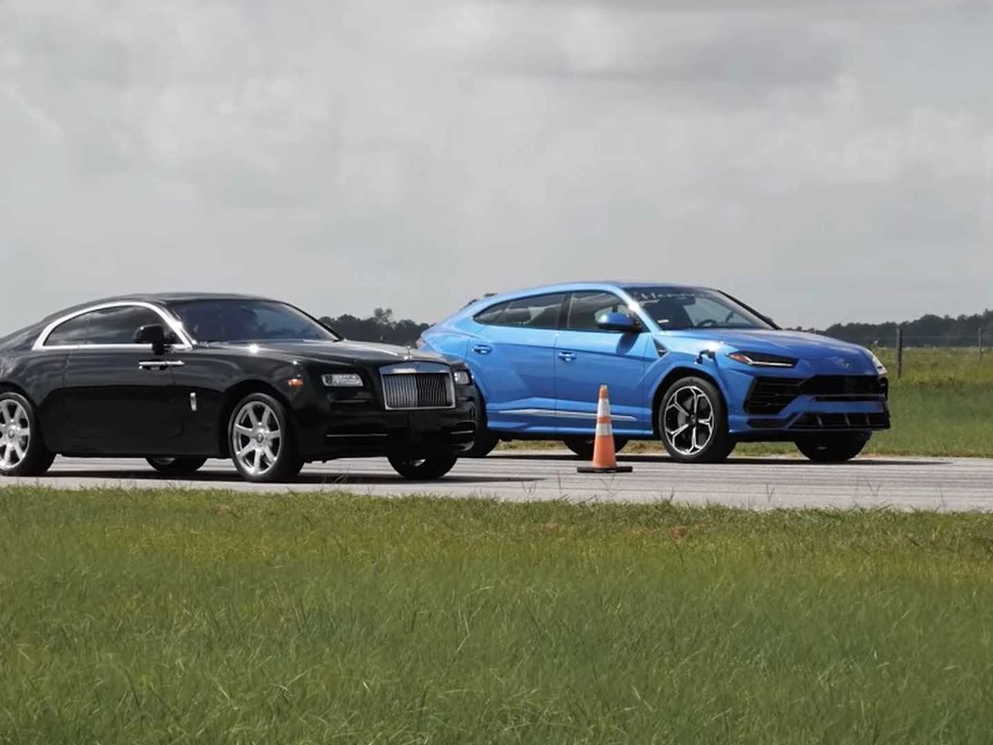 Hennessey-Tuned Lamborghini Urus Drag Races Rolls-Royce Wraith