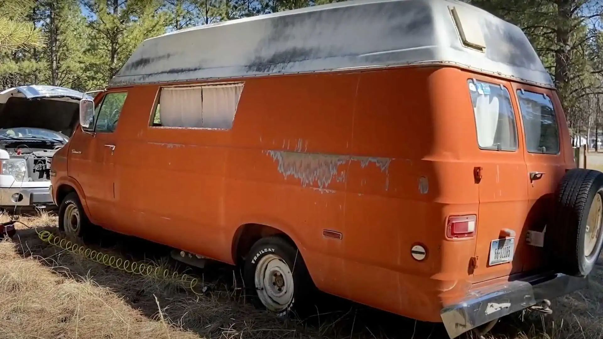 The 1972 Dodge Tradesman camper is available for free in a barn.