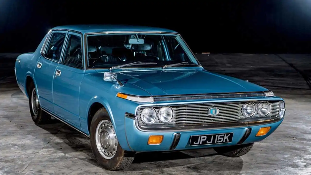 Resurrected 1972 Toyota Crown, reunited to family