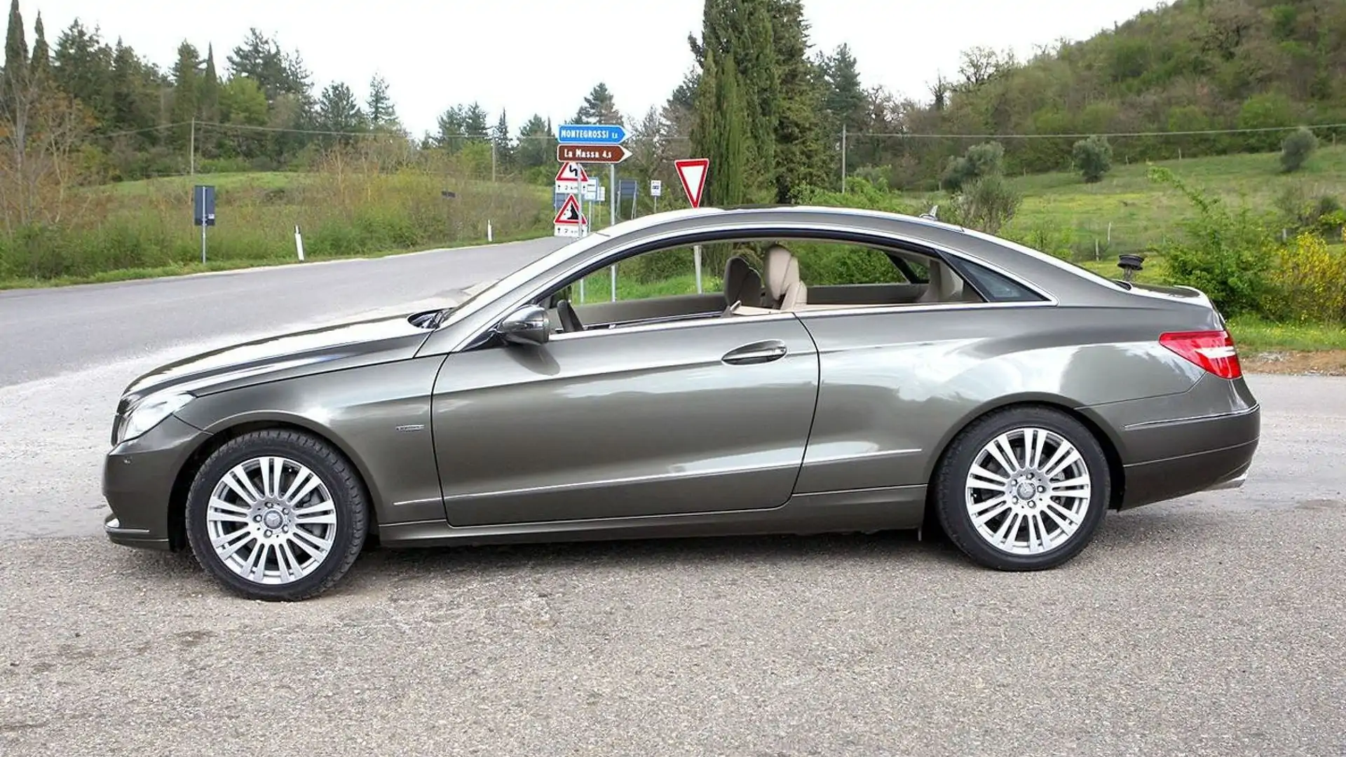 2010 Mercedes E-Class Coupe is built on the W204 C-Class Platform