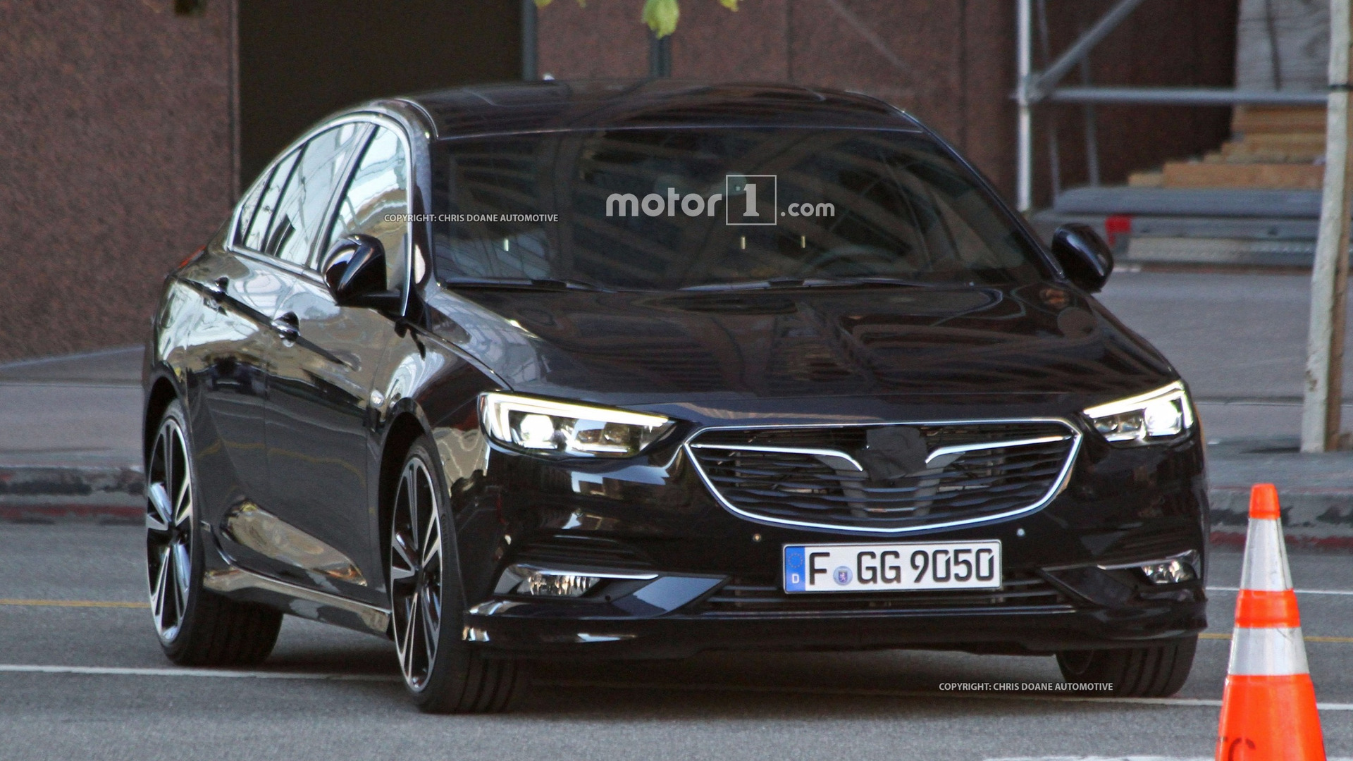 2017 Opel Insignia wagon and sedan break cover