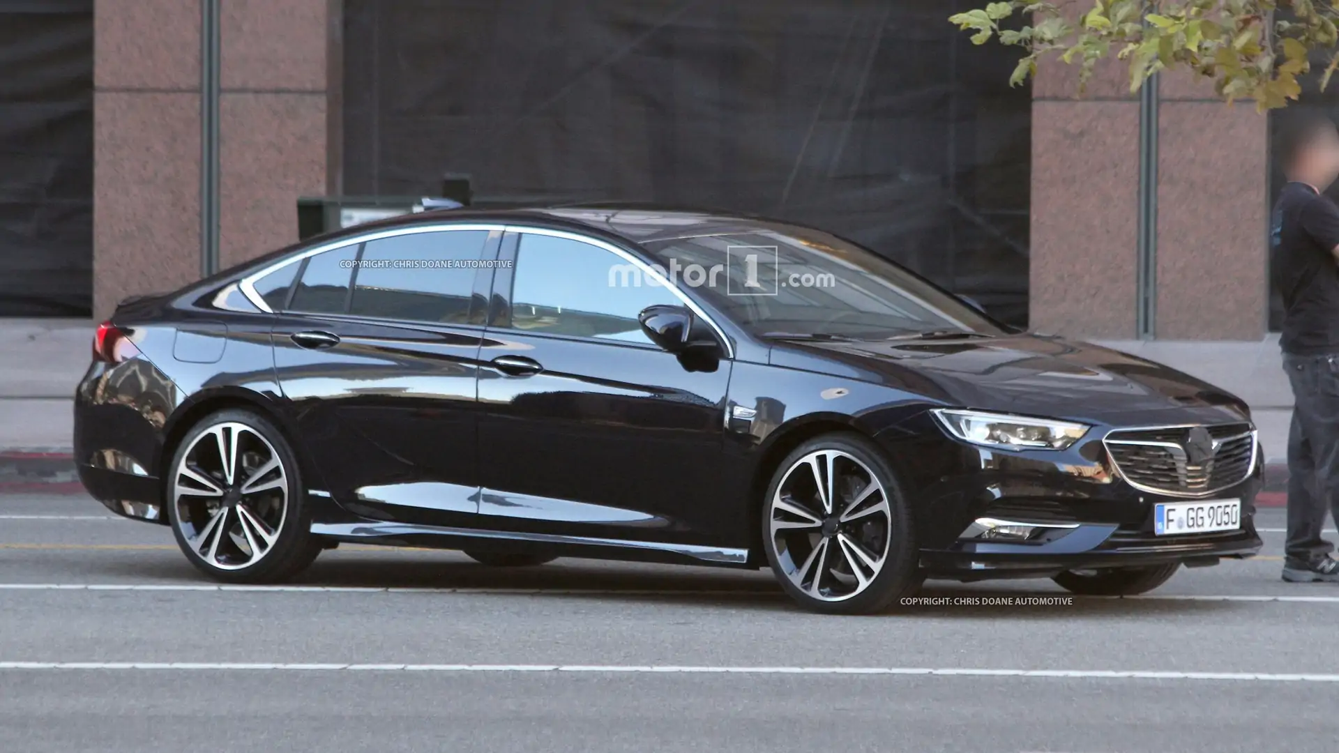 2017 Opel Insignia wagon and sedan break cover