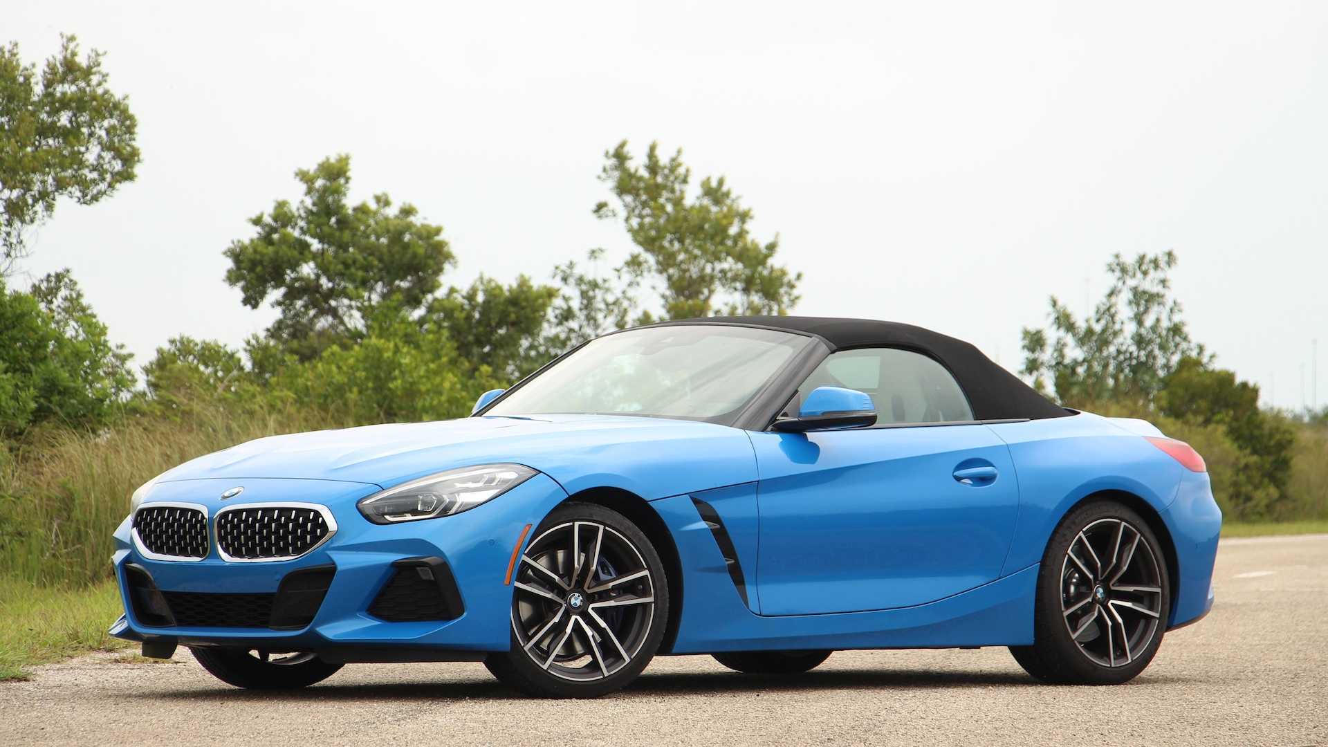 What's the difference between the BMW Z4 30i and The Base 20i?