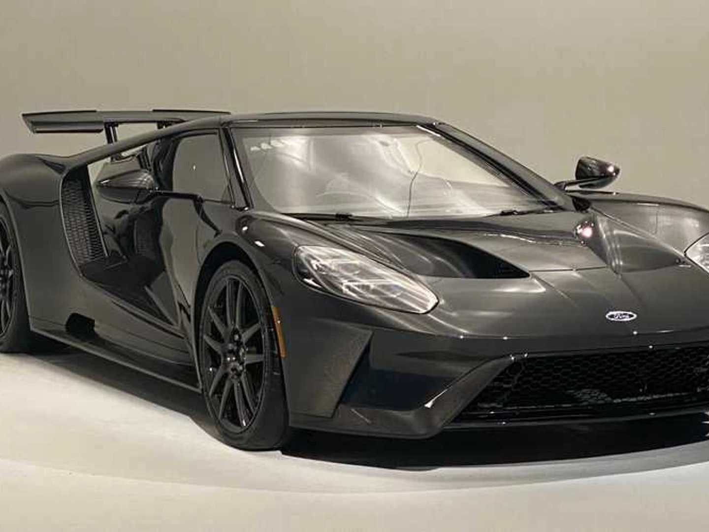 Ford GT adds HP and drops jaws with stunning Liquid Carbon Edition