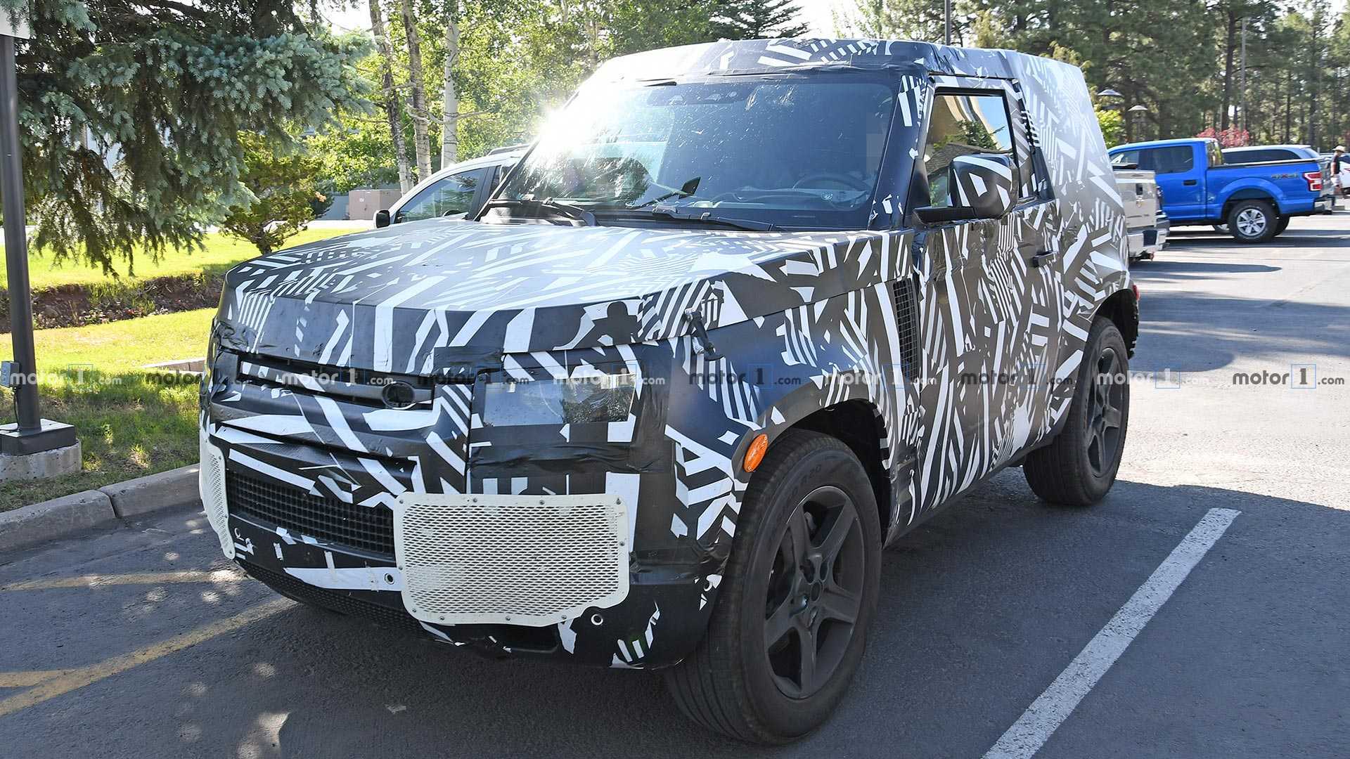 2020 Land Rover Defender Spied - Interior and Rear Suspension