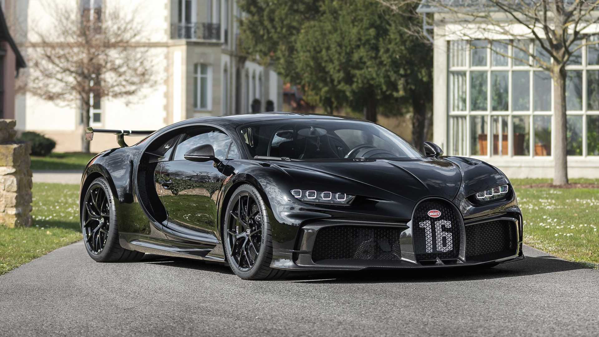 Bugatti Chiron with Naked Carbon Fiber Body Looks Menacing