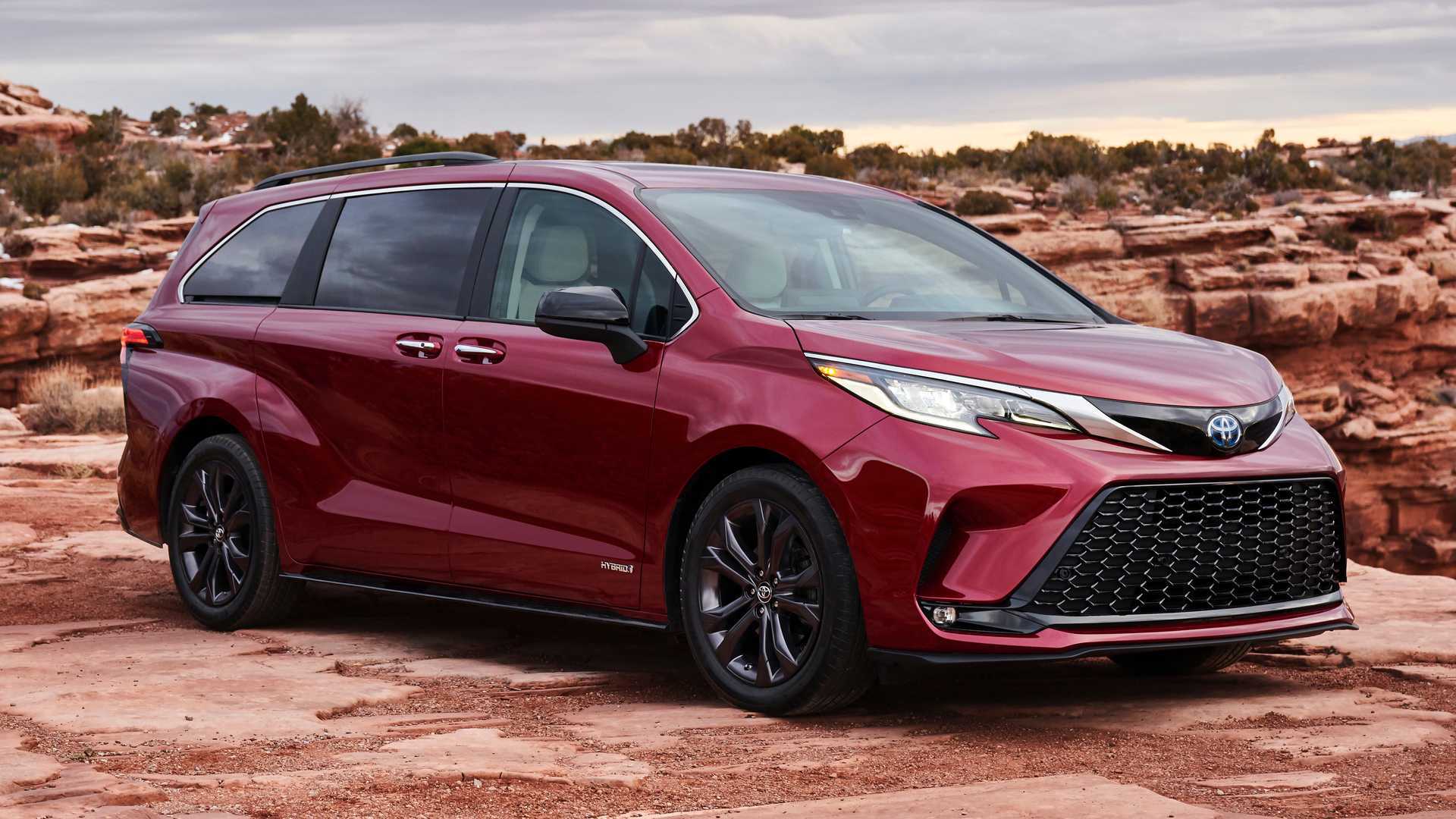 2021 Toyota Sienna Front Design Follows The Bullet Train