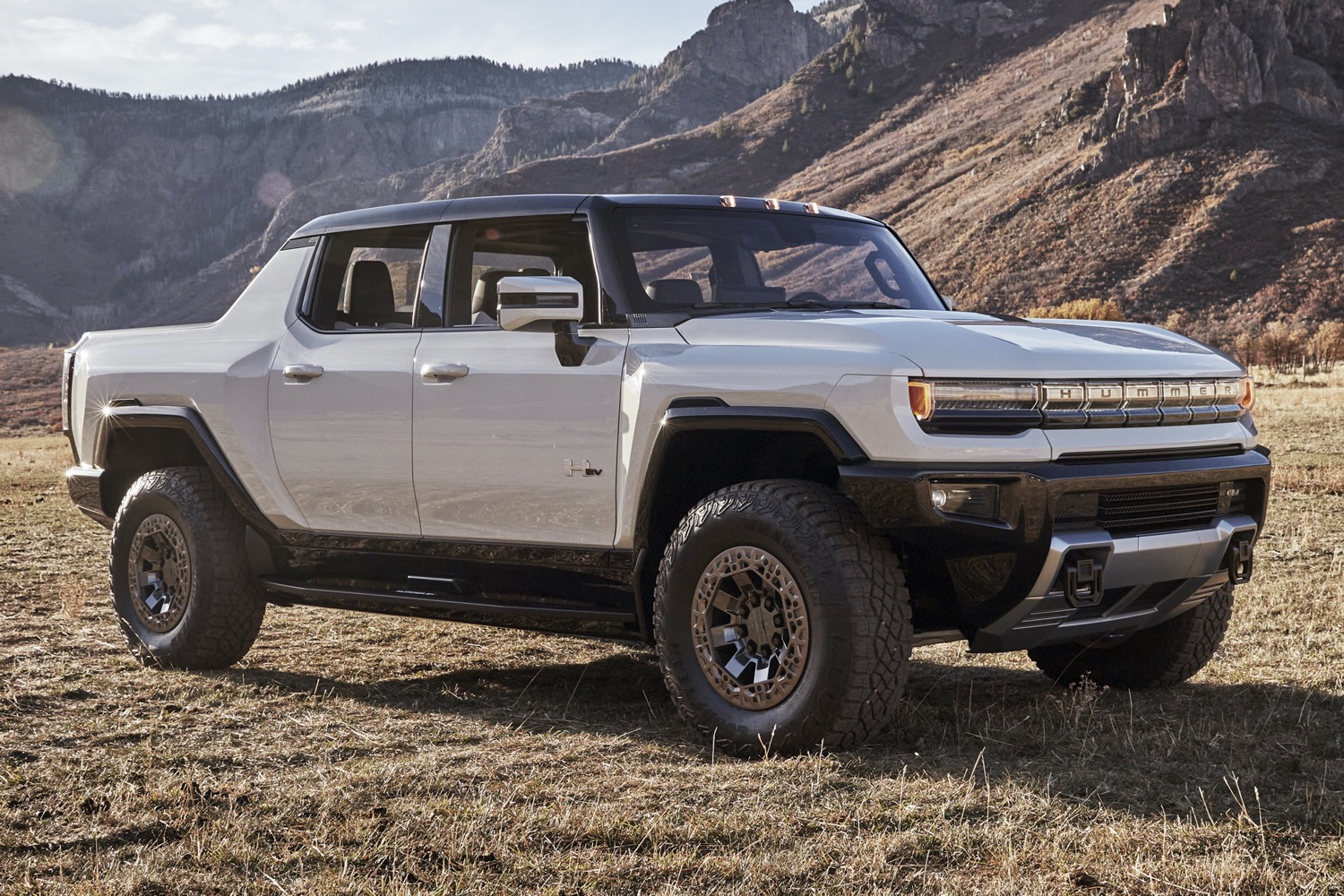 GMC Hummer gets plenty of customization with nearly 200 accessories