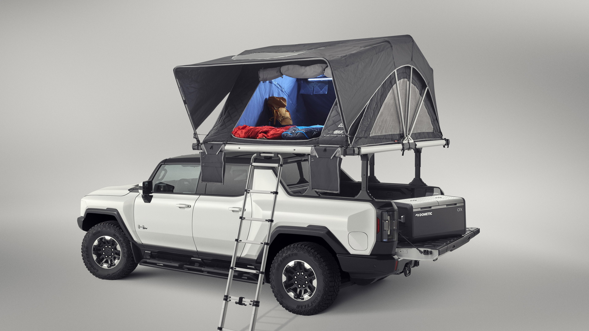 GMC Hummer gets plenty of customization with nearly 200 accessories