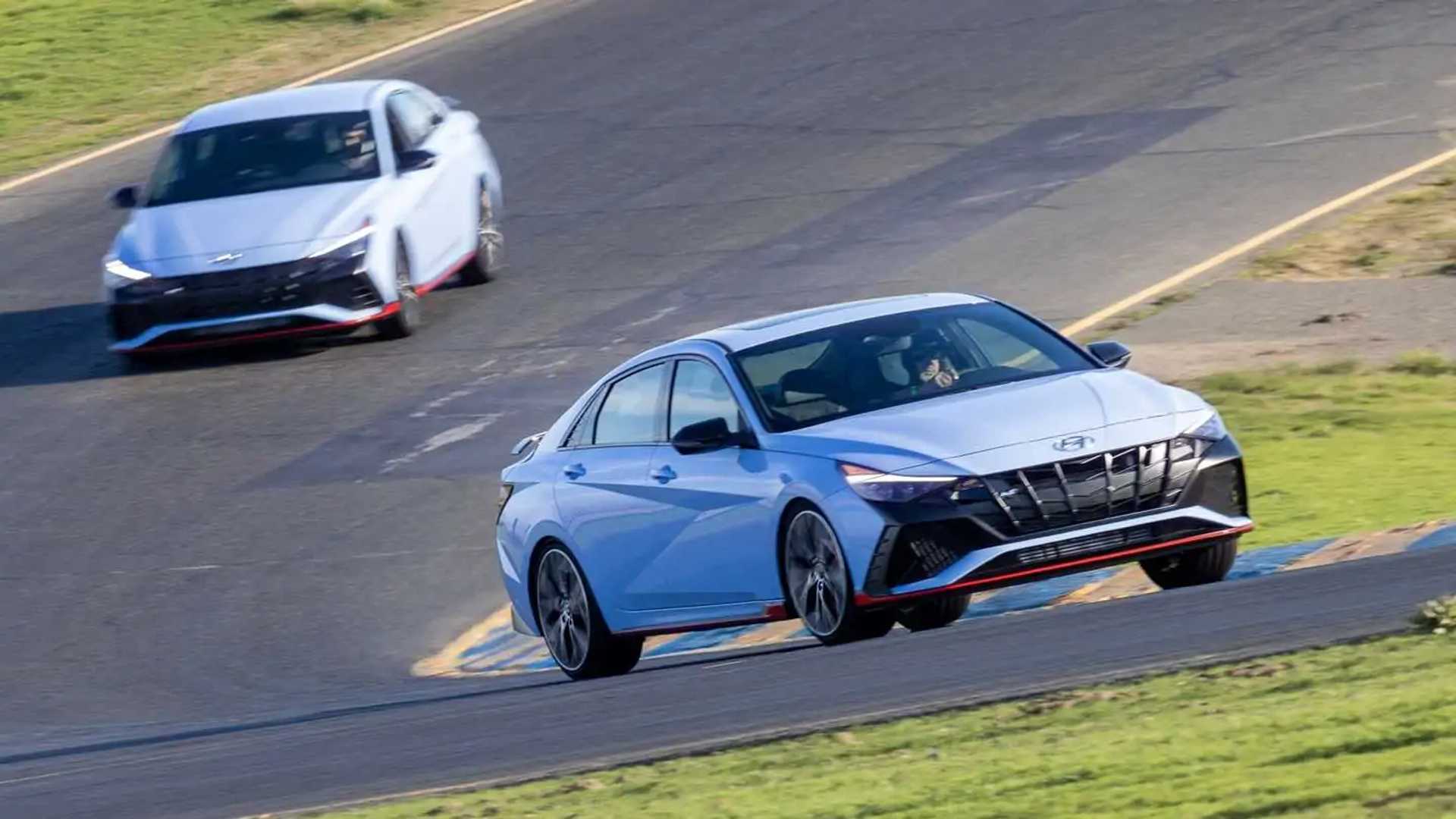 Hyundai Elantra N with DCT Drag Races Honda Civic Type R