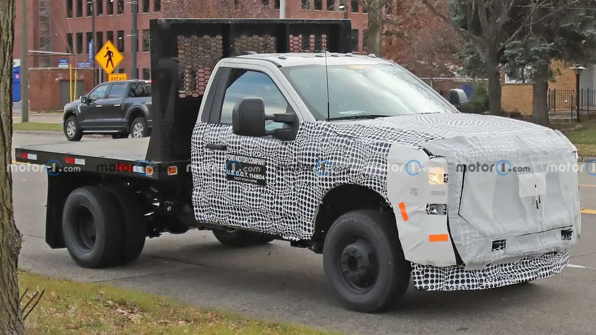 Ford Super Duty Spy Shots: Ford Super Duty Pickup Ready To Work