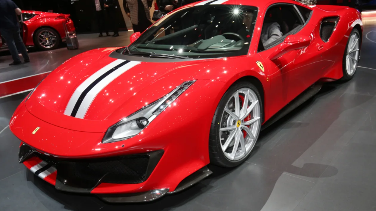 Officially Revealed Ferrari 488 Pista With More Power and Less Weight