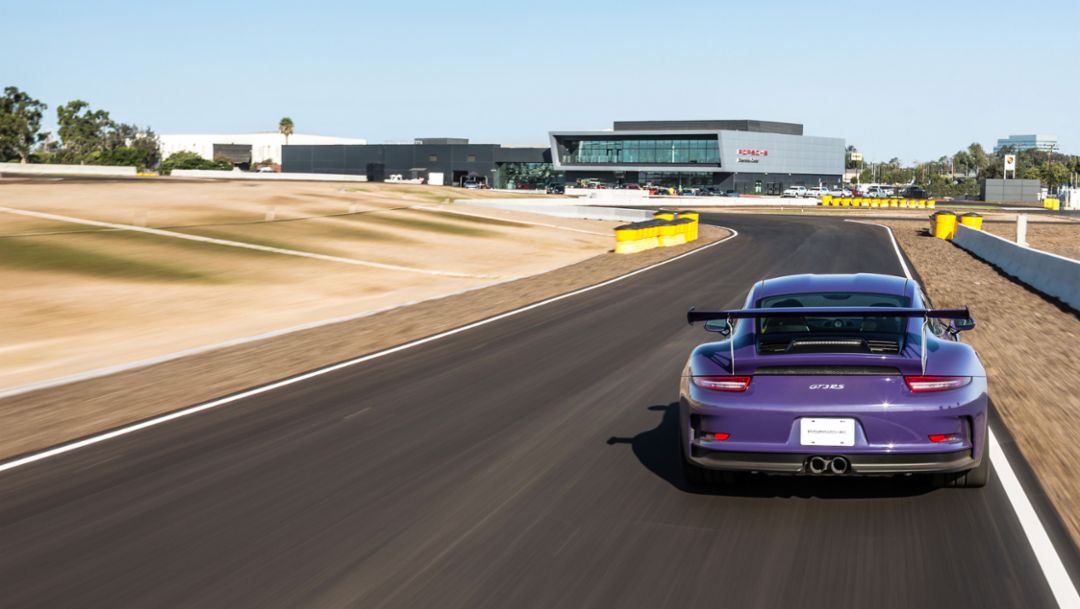 Los Angeles Experience Center: Pick up your new Porsche