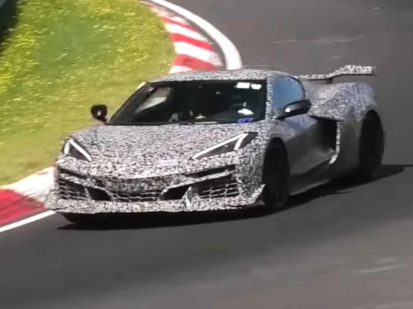 Listen to the Corvette Z06 Compared to the Regular Corvette