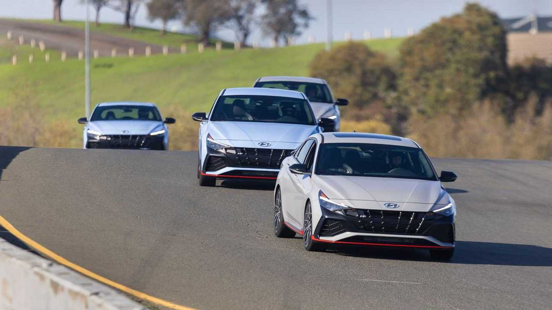 Hyundai Elantra N with DCT Drag Races Honda Civic Type R