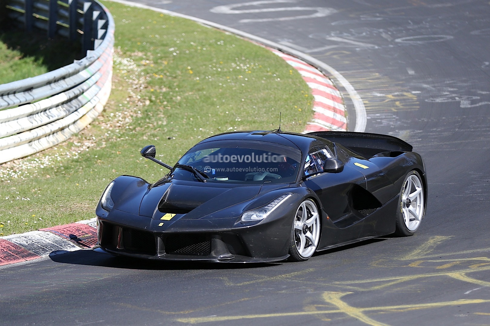 LaFerrariXX mule was spotted on the Nurburgring. 6:35 lap time rumored