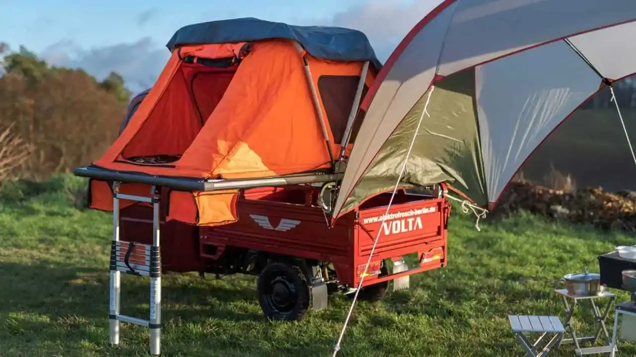 This electric scooter camper is just the cutest thing!