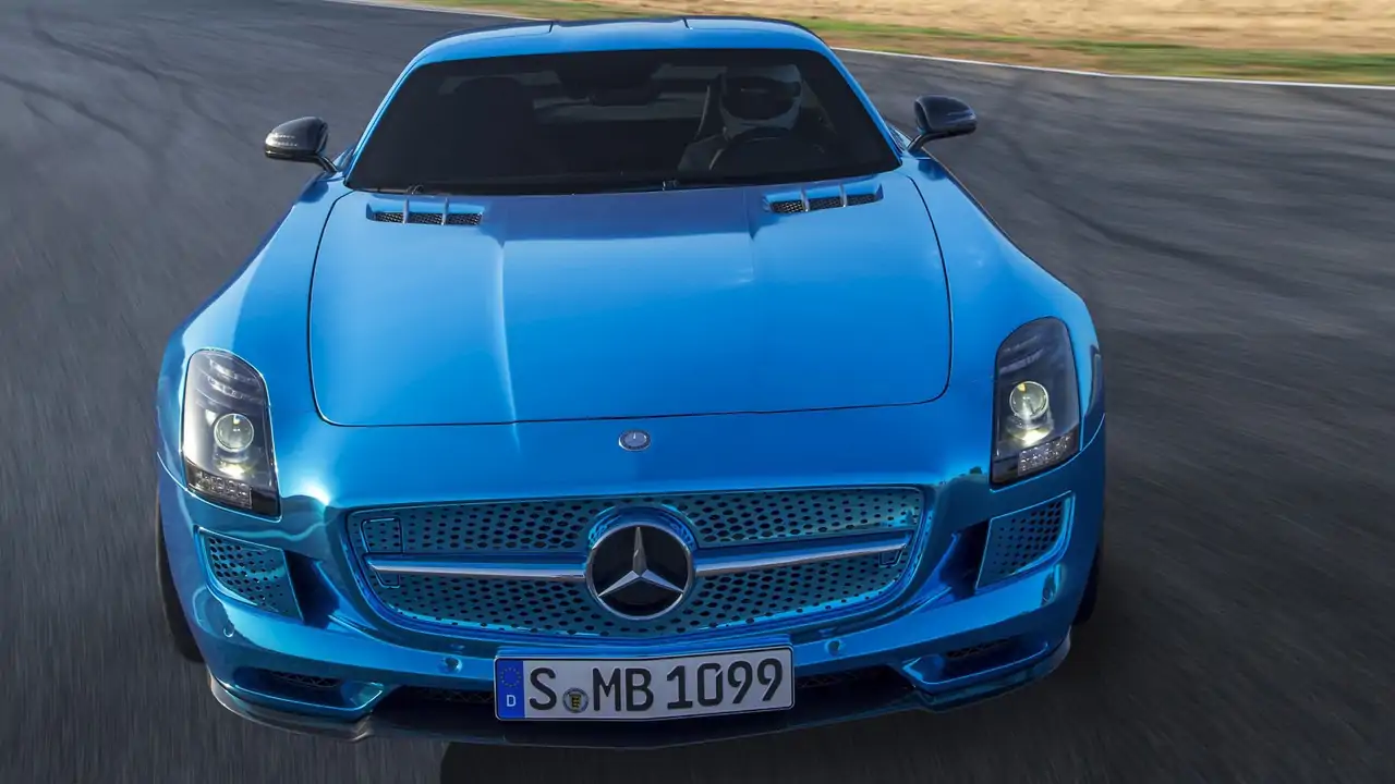 Mercedes SLS AMG With 1,025HP Eats Miles on The Autobahn