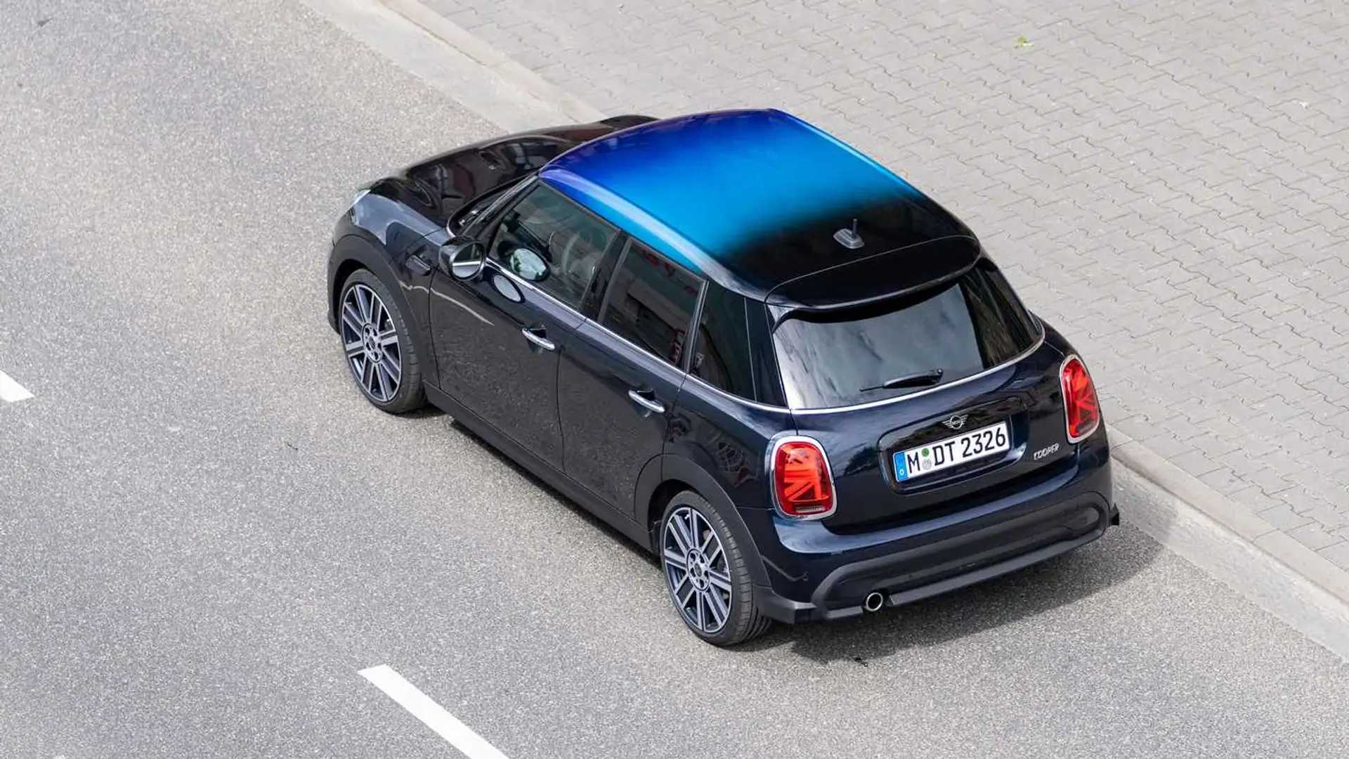 Mini Launches a Multitone Roof that Blends Three Colors for Stylish Look