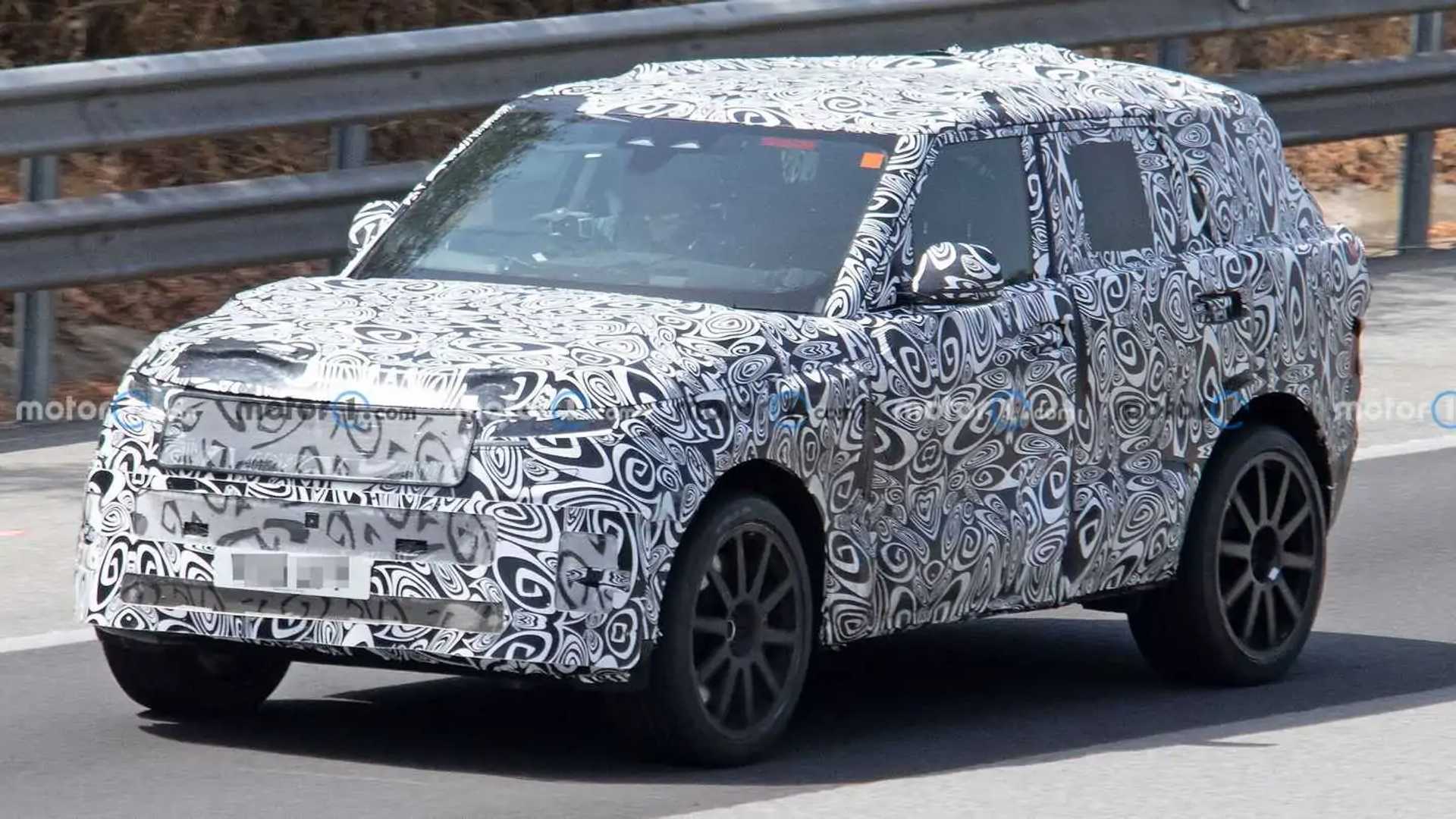 Land Rover Range Rover Sport SVR Spied Test At Nurburgring