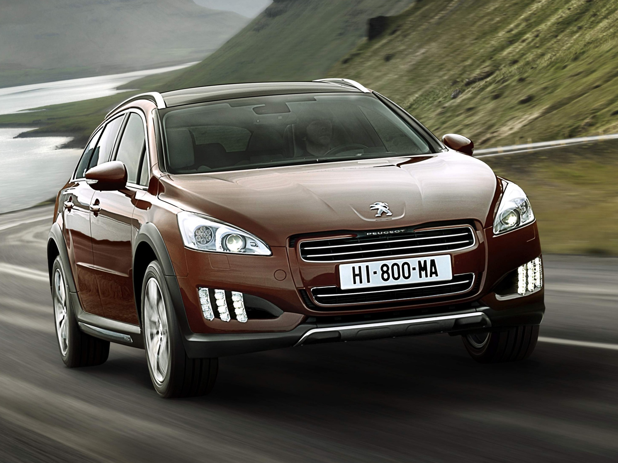 Peugeot 508 RXH diesel-electric hybrid revealed