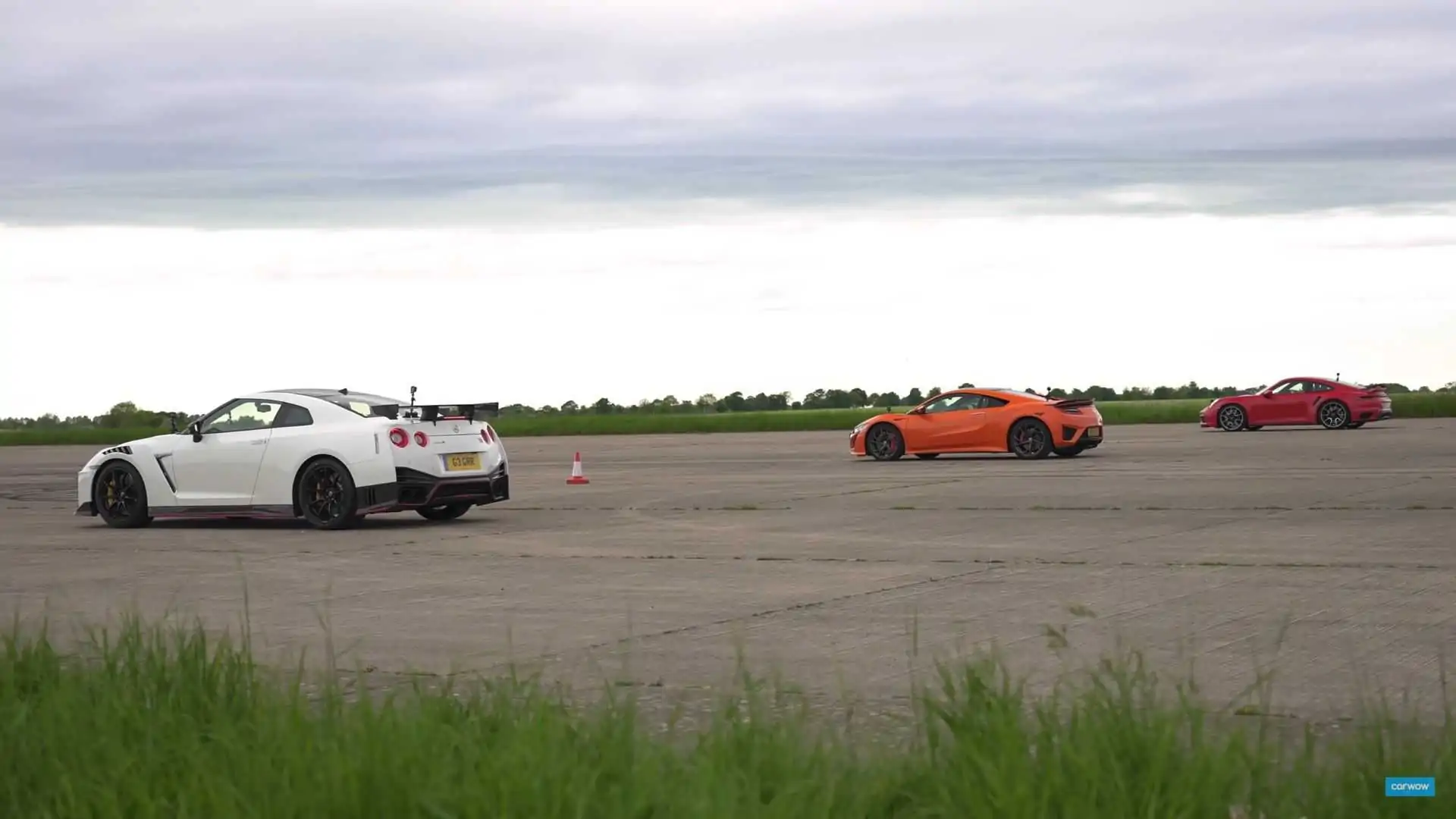 Porsche 911 Turbo S competes with Nissan GT-R Niso and Honda NSX