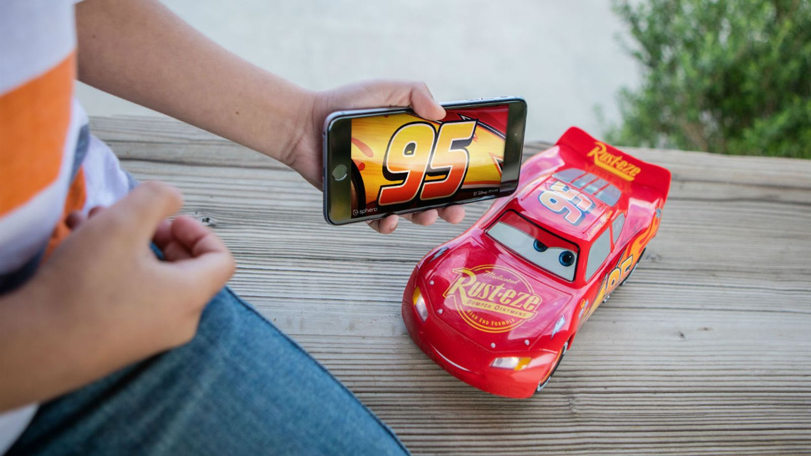 Lightning McQueen R/C Can Be Controlled With A Smartphone