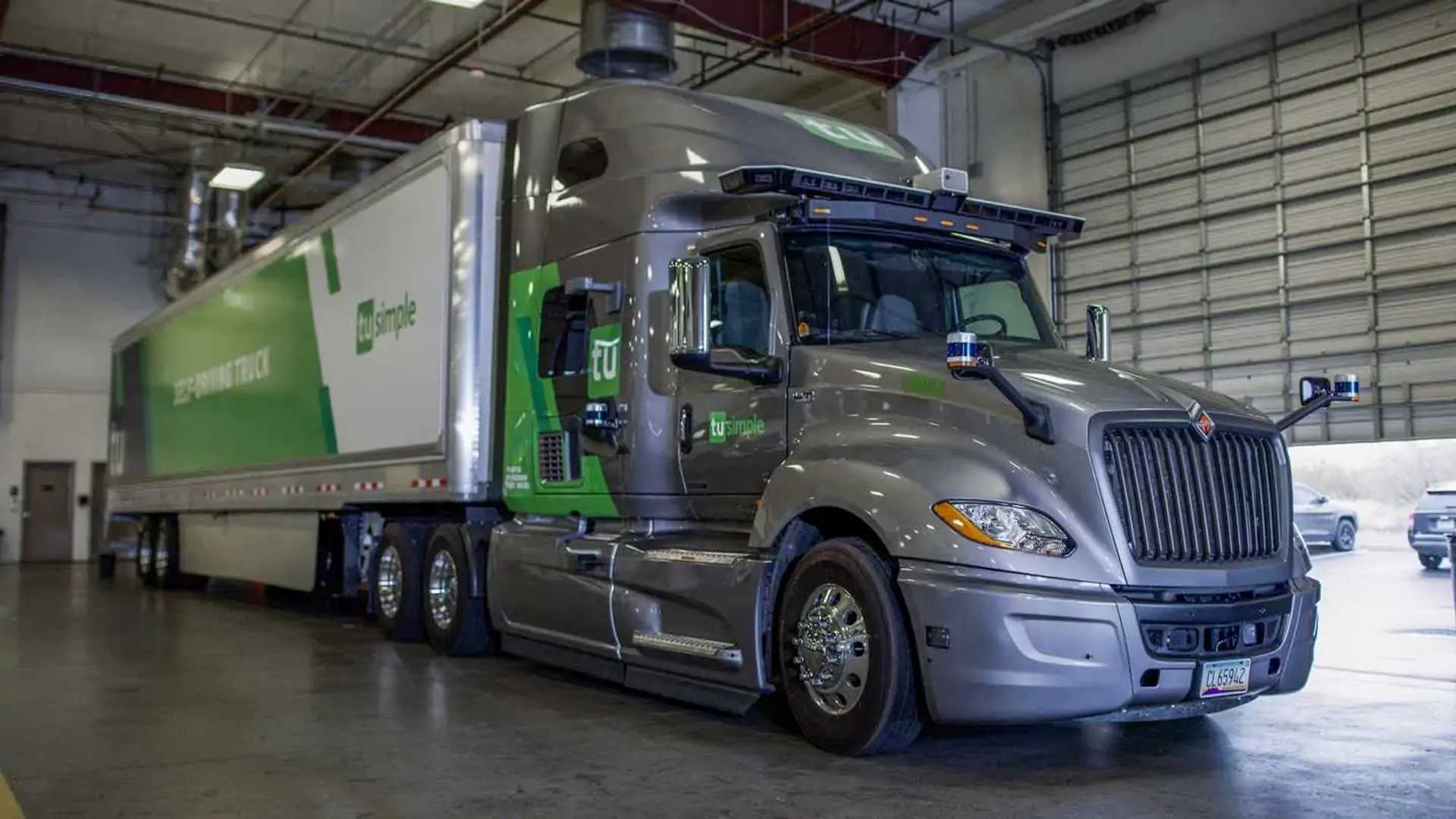 Autonomous Semi Delivers Fruit Cross Country Faster Than Humans