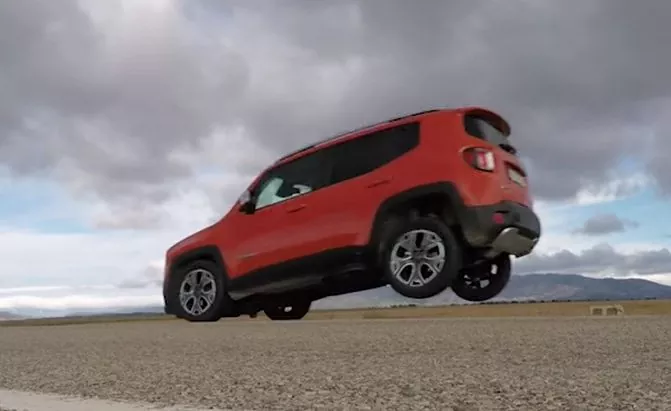 Jeep Renegade raises rear wheels due to malfunctioning brakes