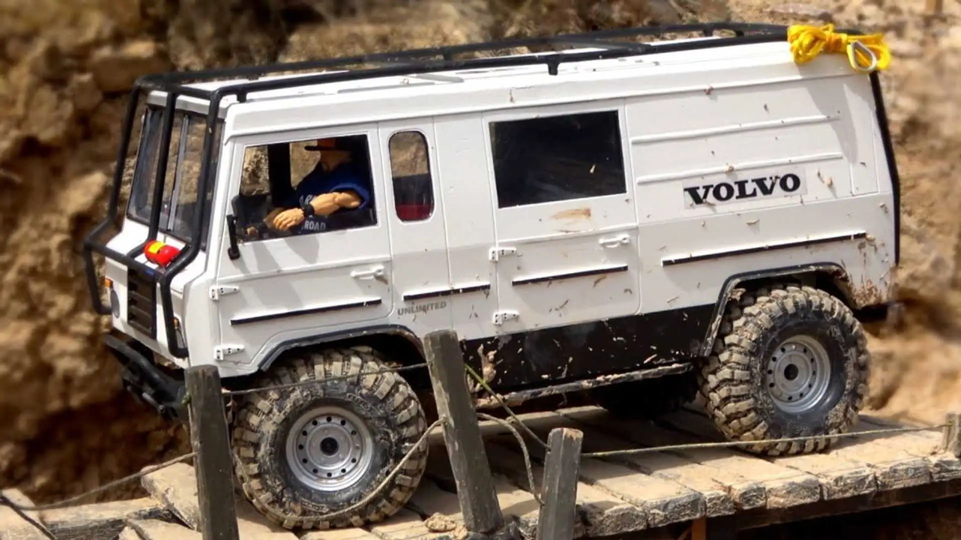 1:0 Scale RC Volvo Overlander Crawling Over Rocks Looks Just Like The Real Deal