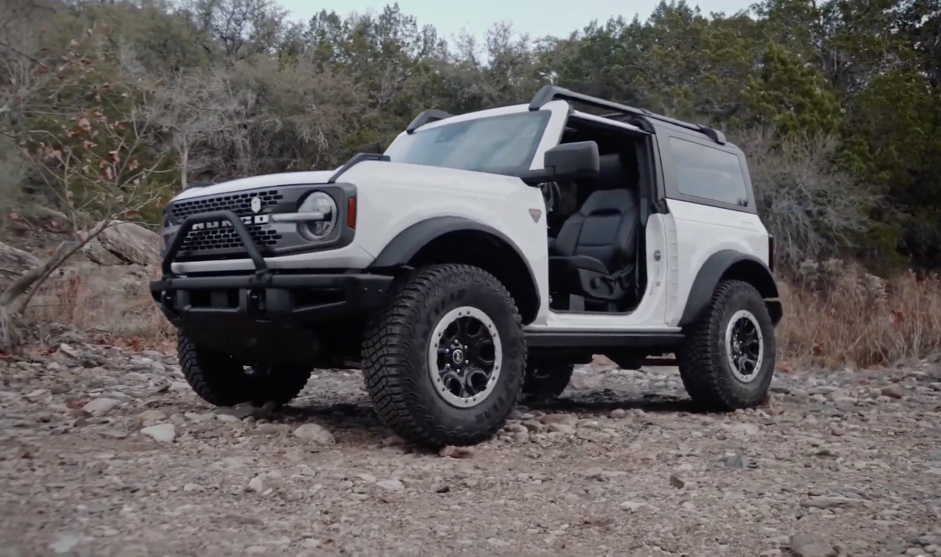 Doorless 2021 Ford Bronco Badlands gets the Walkaround Treatment