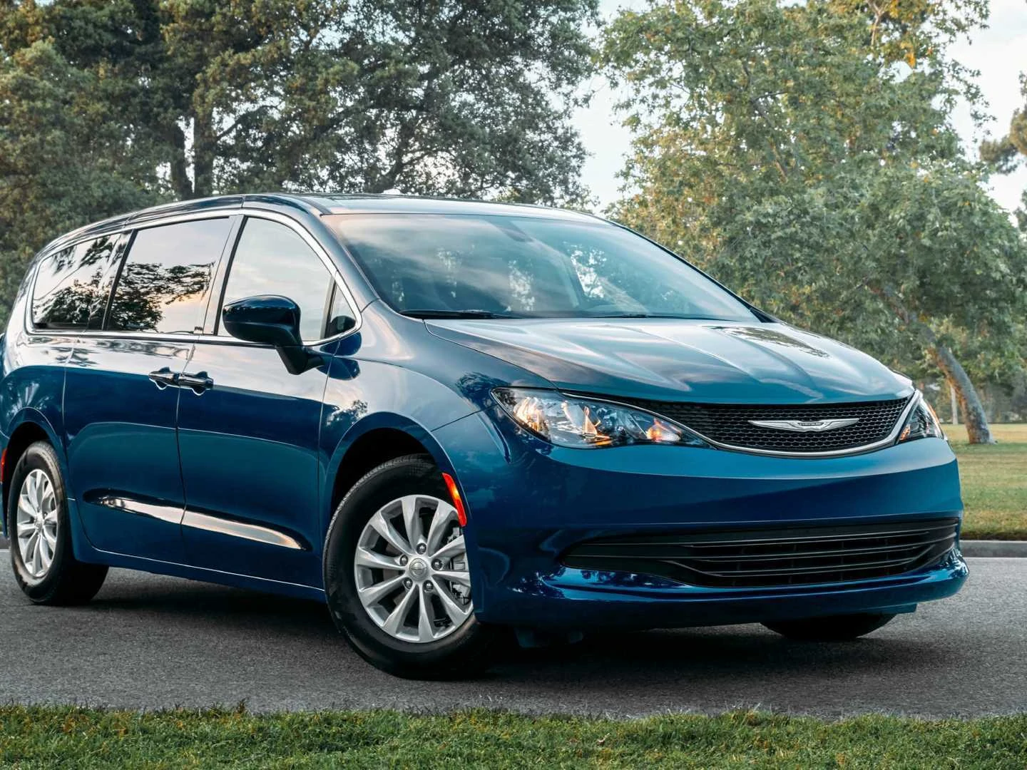 Chrysler Reveals Voyager Name for Base Pacifica Minivan