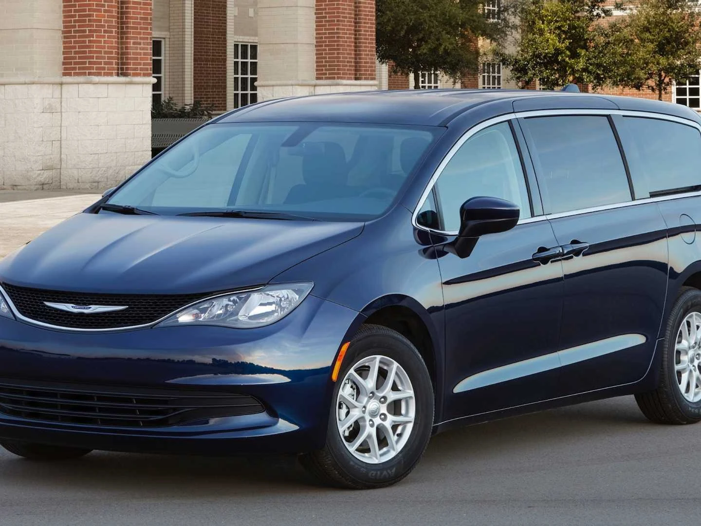 Chrysler Voyager Will Not Share The Pacifica's Facelift: Report