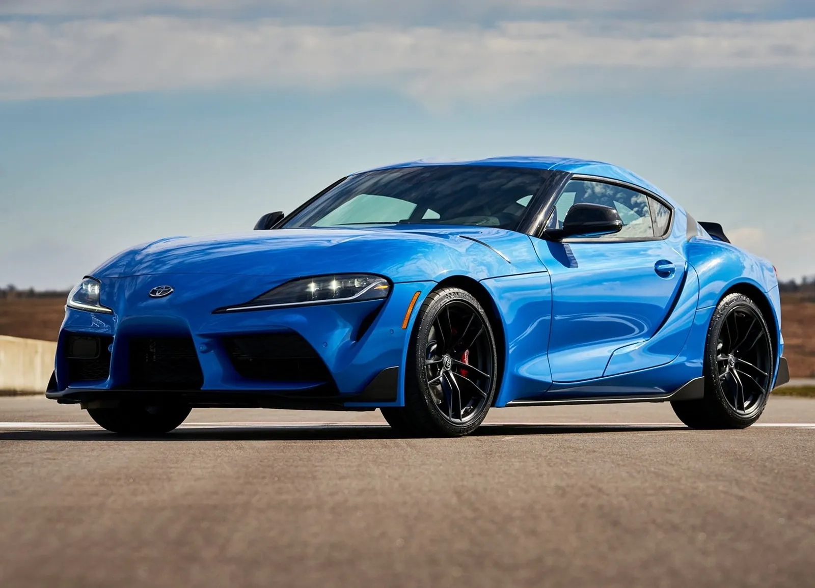 You can see the 2020 Toyota Supra go from 0 to 124 MPH (200 km/h).