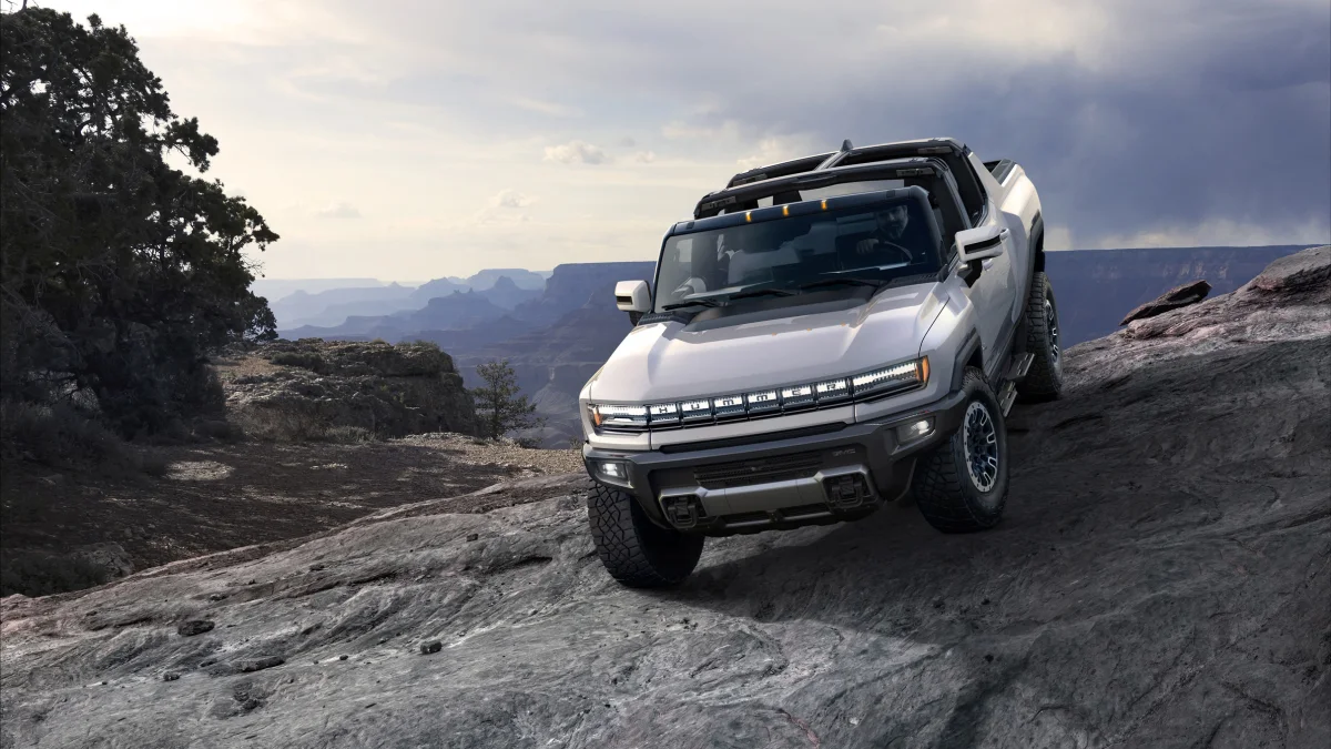 GMC Hummer EV Design 2022 - An Avalanche Style Midgate